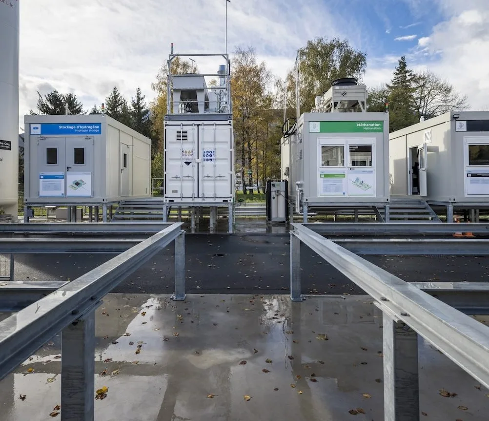Renewable electricity to synthetic methane project realized by GRZ Technologies. Alkaline electrolysis generates the hydrogen.